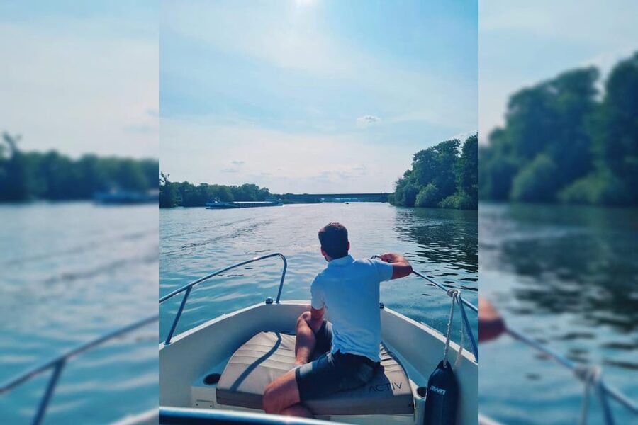 Frankfurt: Private Romantic Skyline Boat Tour - Museumsufer and the Eiserne Steg