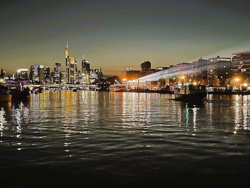 Frankfurt: Private Romantic Skyline Boat Tour - Meeting at the Städel Museum on Schaumainkai