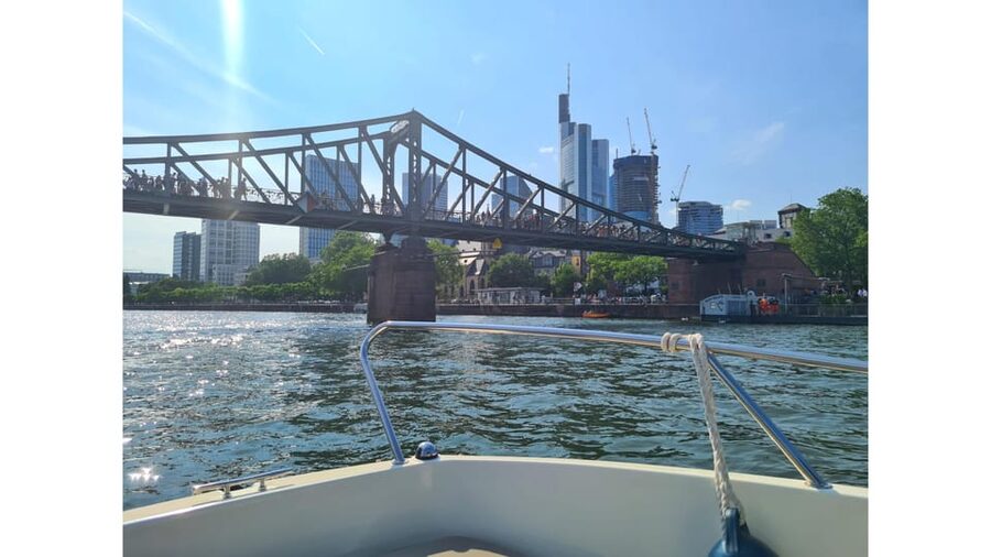 Frankfurt: Private Sport Boat Tour - Speed, Fun & Skyline - Key Points Before You Book