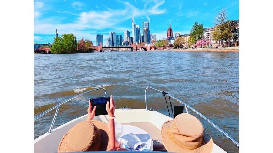 Frankfurt: Private Sport Boat Tour - Speed, Fun & Skyline - Why This Boat Ride Feels Different