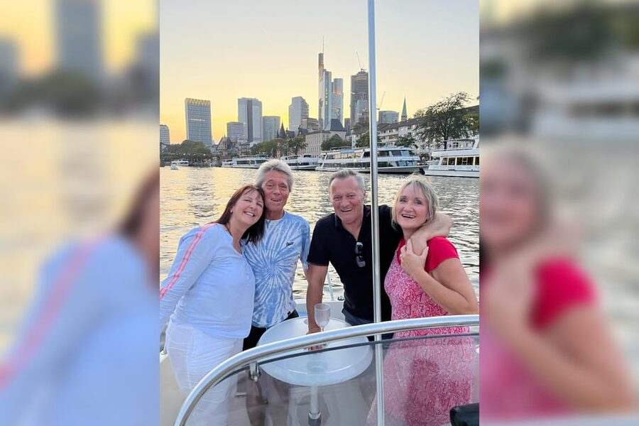Frankfurt: Private Sport Boat Tour - Speed, Fun & Skyline - The First 15 Minutes: A Burst of Speed