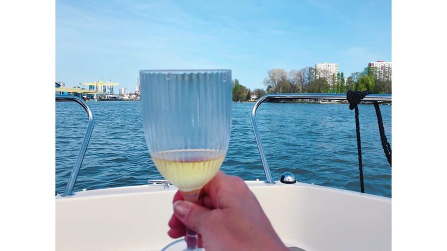 Frankfurt: Private Sport Boat Tour - Speed, Fun & Skyline - Meeting the Boat at the Städel Museum