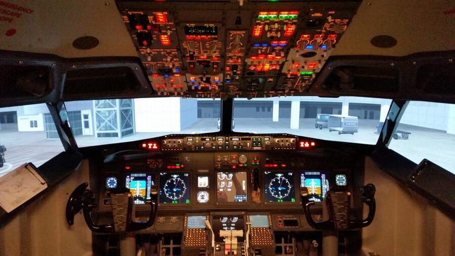 Frankfurt: "Ready for take off" - Flight Simulator B737 - What the Frankfurt flight simulator actually offers