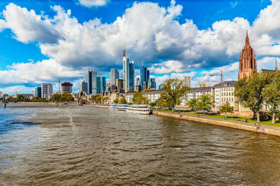 Frankfurt: River Main Sightseeing Cruise with Commentary - The 50-minute trip toward Offenbach