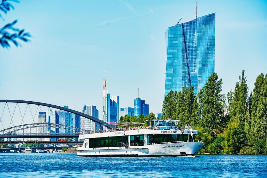 Frankfurt: River Main Sightseeing Cruise with Commentary - Choosing the right seat for views and sound
