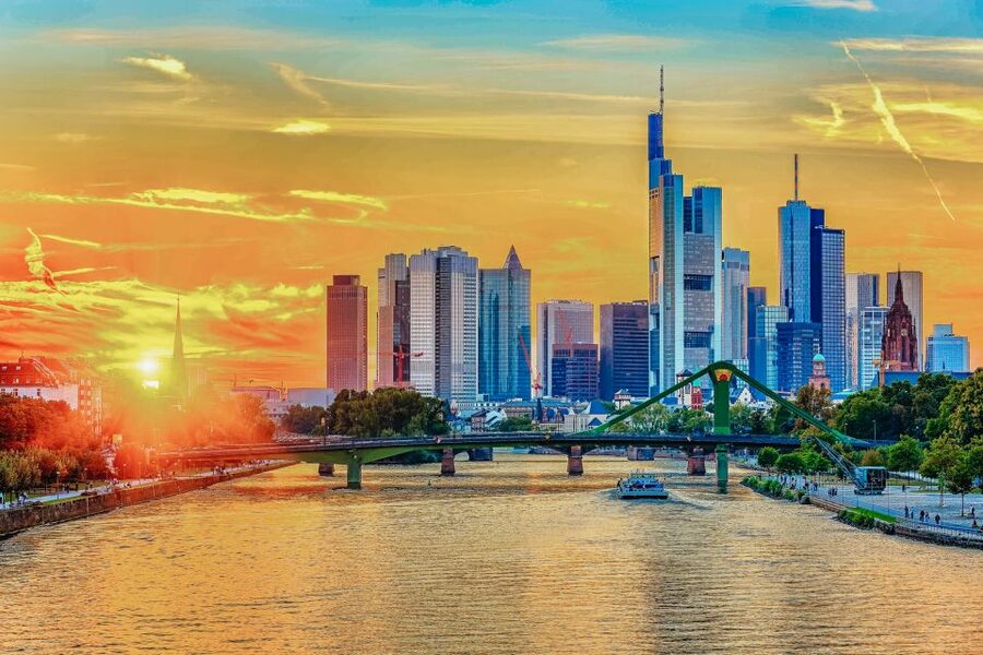 Frankfurt: River Main Sightseeing Cruise with Commentary - How the commentary and route work together