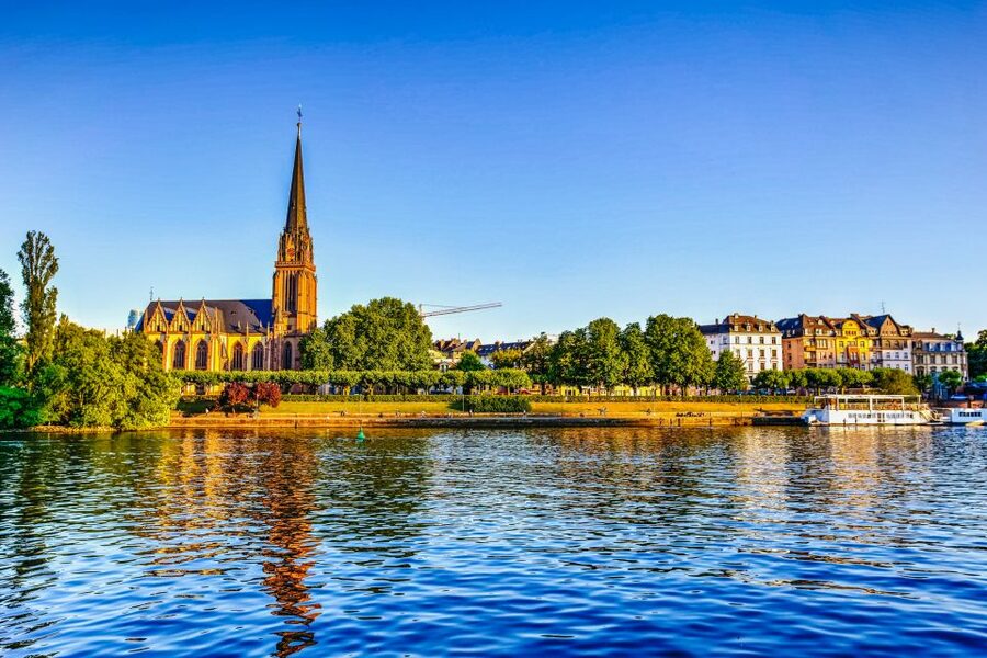 Frankfurt: River Main Sightseeing Cruise with Commentary - The best time to take the cruise