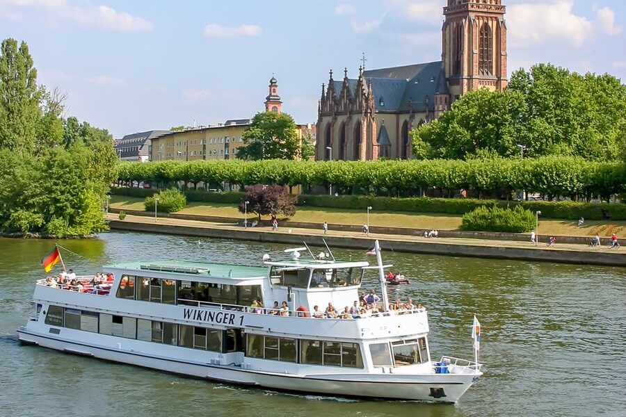 Frankfurt: River Main Sightseeing Cruise with Commentary - The 50-minute trip toward Griesheim