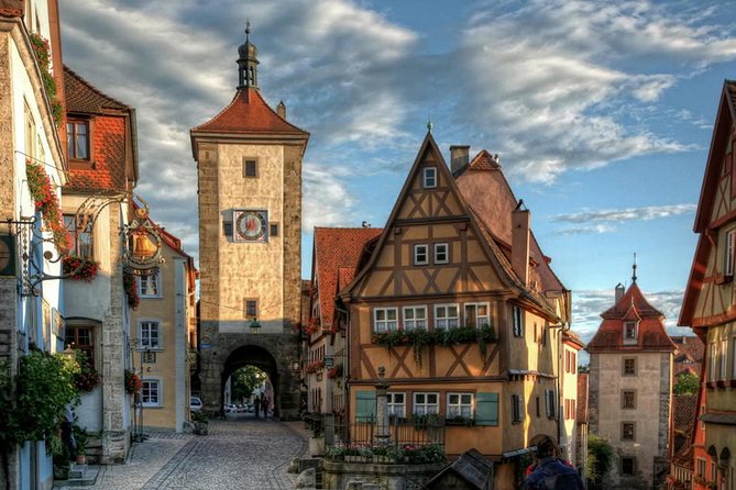 Frankfurt Super Saver: Neuschwanstein Castle and Rothenburg Day Trip - Who should book this day trip?