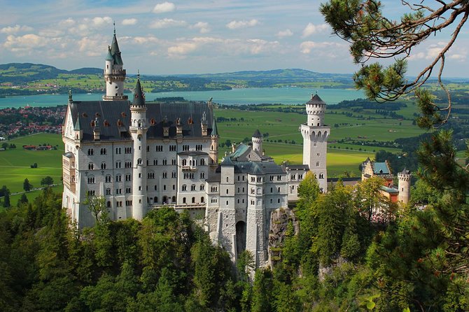 Frankfurt Super Saver: Neuschwanstein Castle and Rothenburg Day Trip - Reaching the castle requires effort