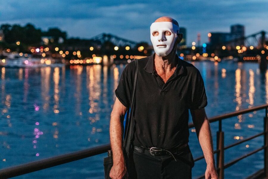 Frankfurt: "The Sandman" Nightmarish Walking Tour - Eiserner Steg and Frankfurt’s finest view