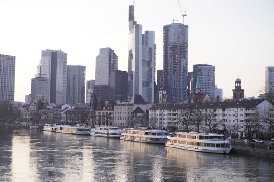 Frankfurt: Verbrecherjagd und gefährlich leckeres Schnitzel - What the iPad and puzzle kit add