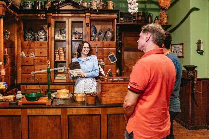 Frankfurt: Virtual Reality Time Travel Experience Ticket - The private library and the ideas of Frankfurt’s citizens