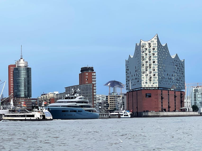 Free Tour: Port, Red Light District and Beatles. You decide how much to pay at the end - Starting beside Hamburg’s working harbor