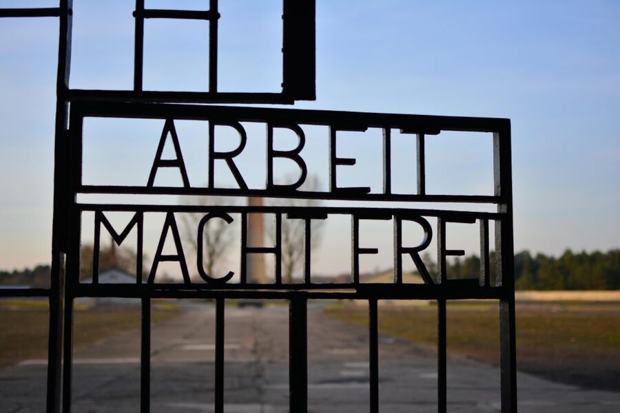 From Berlin: Guided Sachsenhausen Concentration Camp Tour - Entering the Sachsenhausen Memorial