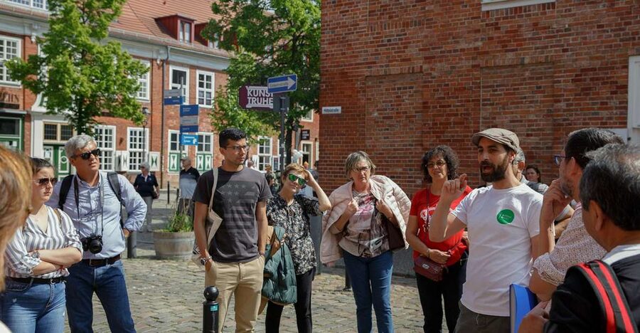From Berlin: Potsdam Half-Day Tour in Spanish - Meeting the Guide Beside Berlin’s TV Tower