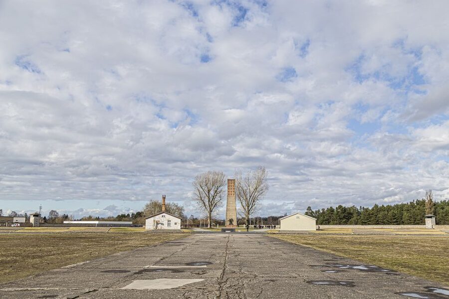From Berlin: Sachsenhausen Concentration Camp Day Trip - The five-hour schedule and physical demands