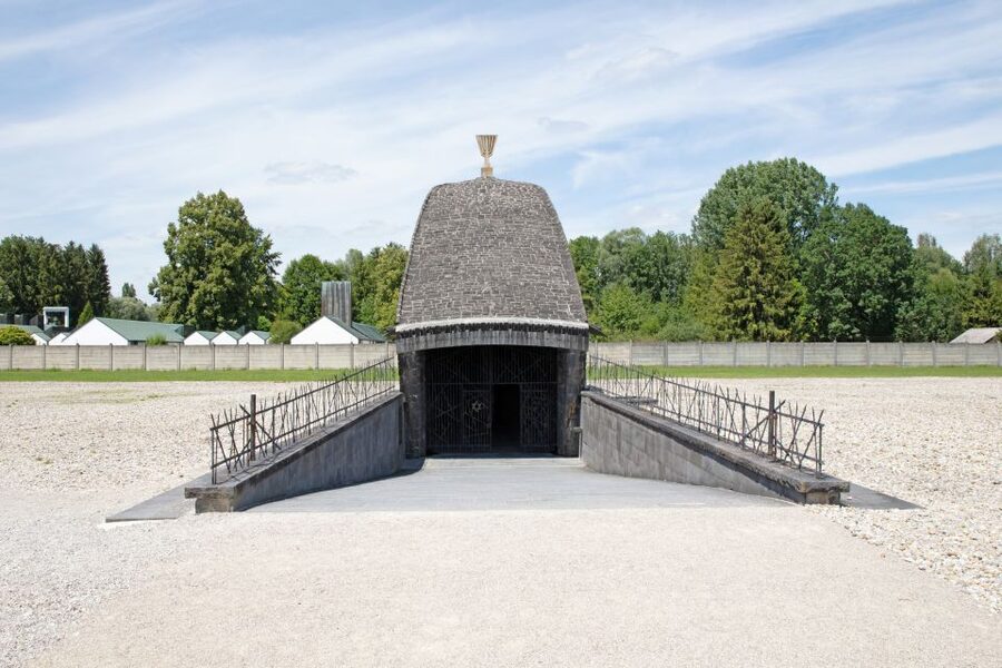 From Munich: Dachau Concentration Camp Private Tour by Car - Why a private Dachau visit can make sense