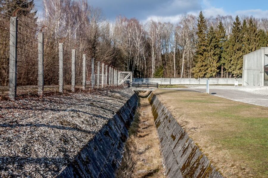 From Munich: Dachau Memorial Site Full-Day Tour - What the Memorial-qualified guide adds