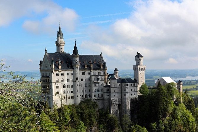 From Munich: Neuschwanstein Castle and Linderhof Private Tour - Why this Bavarian castle route works