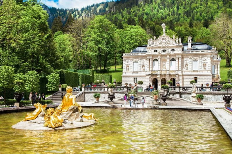 From Munich: Premium Neuschwanstein Castle & Linderhof Tour - Marienbrücke and the classic castle photograph