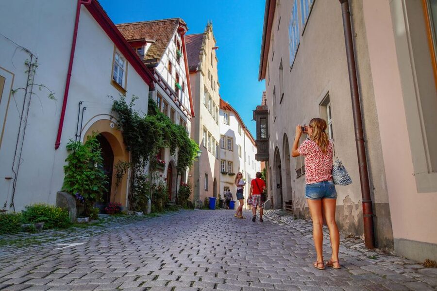 From Munich: Rothenburg and Nördlinger Ries Day Trip by Bus - Guides, commentary, and languages