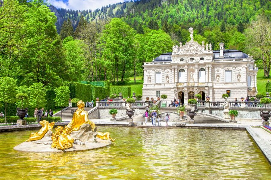 From Munich: Trip to Neuschwanstein & Linderhof in Spanish - Who should book this 11-hour outing