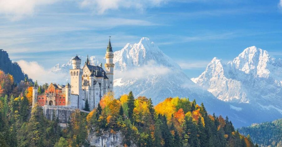From Munich: Trip to Neuschwanstein & Linderhof in Spanish - The drive through Bavaria’s pre-alpine countryside
