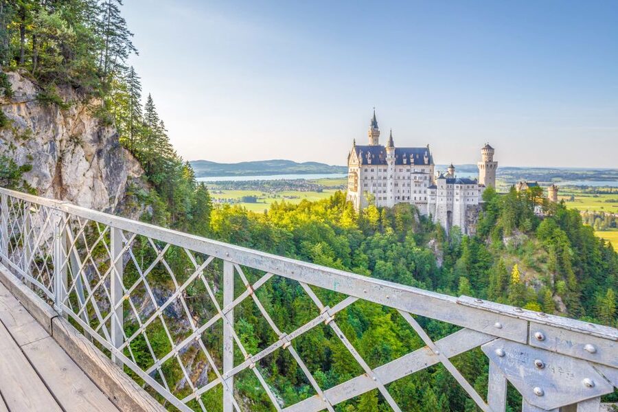 From Munich: Trip to Neuschwanstein & Linderhof in Spanish - What the Spanish guide adds