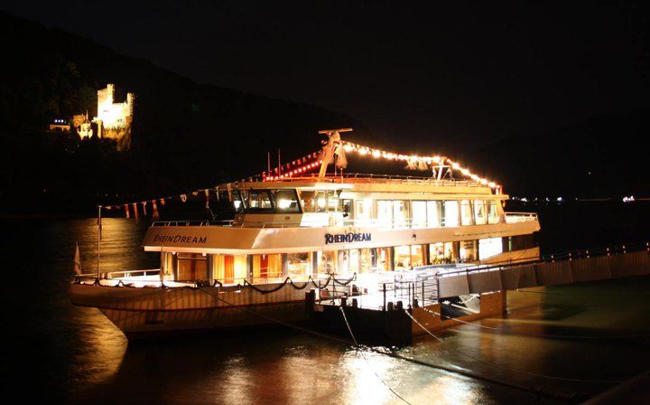 From Rüdesheim: 2-hour Christmas Boat Tour on the Rhine - Saturday brings Rhineland tales and old customs