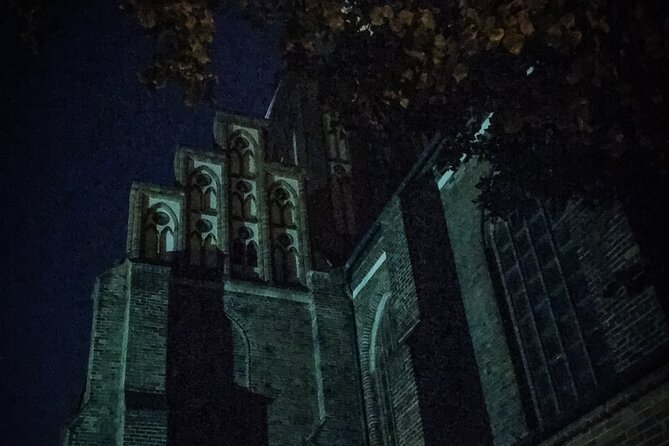 Gruseltour Berlin Haunted Ghost Walk 90-minute at Berlin Mitte city center - Meeting the guide near the Franciscan monastery ruins