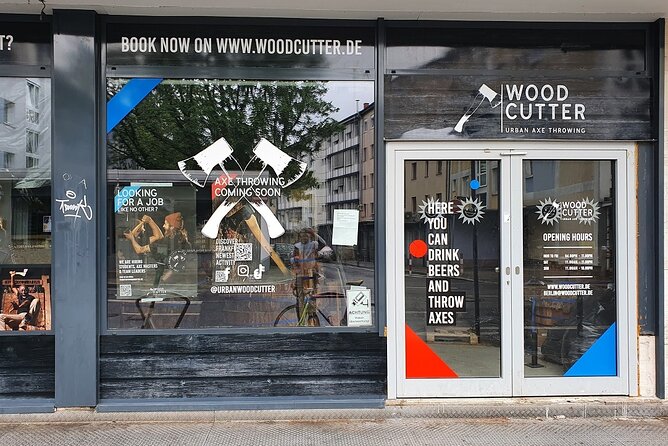 Guided Axe Throwing Experience in Frankfurt Altstadt - Timing, transport, and planning your visit