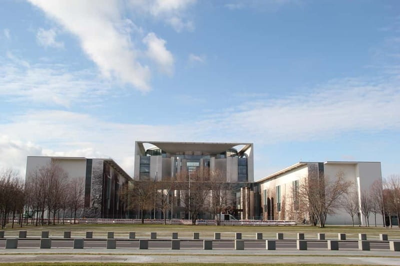Guided Insider Tour Government and Parliament District - Key points at a glance