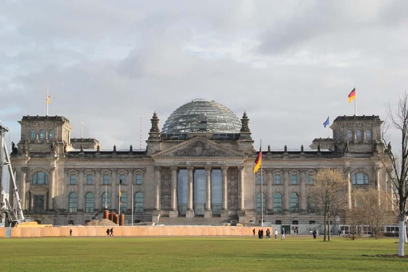 Guided Insider Tour Government and Parliament District - Why this small Berlin tour feels different