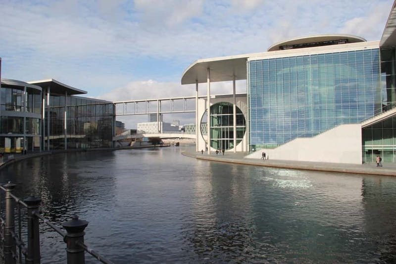 Guided Insider Tour Government and Parliament District - The German Chancellery and the new seat of government