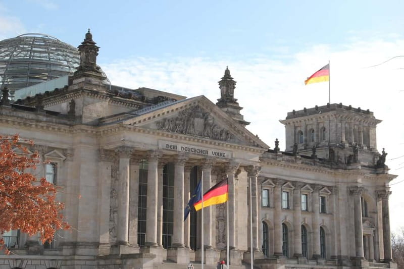Guided Insider Tour Government and Parliament District - Paul-Löbe-House and the working parliament