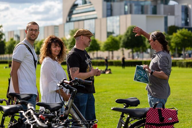 Half-Day Guided Bike Tour of Central Berlin's Highlights - Brandenburg Gate marks the famous divide