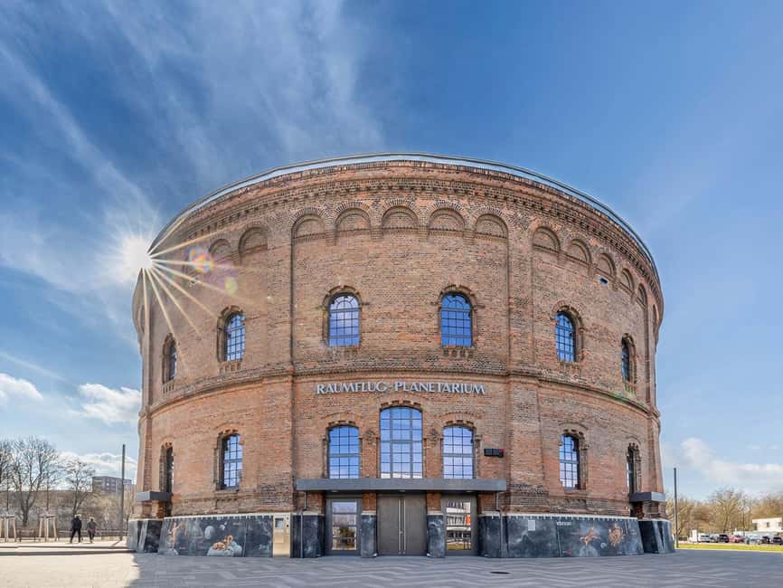 Halle (Saale) : Die Stadtrundfahrt mit dem Halle-Hopper - Landgericht, Franckesche Stiftungen, and Salinemuseum
