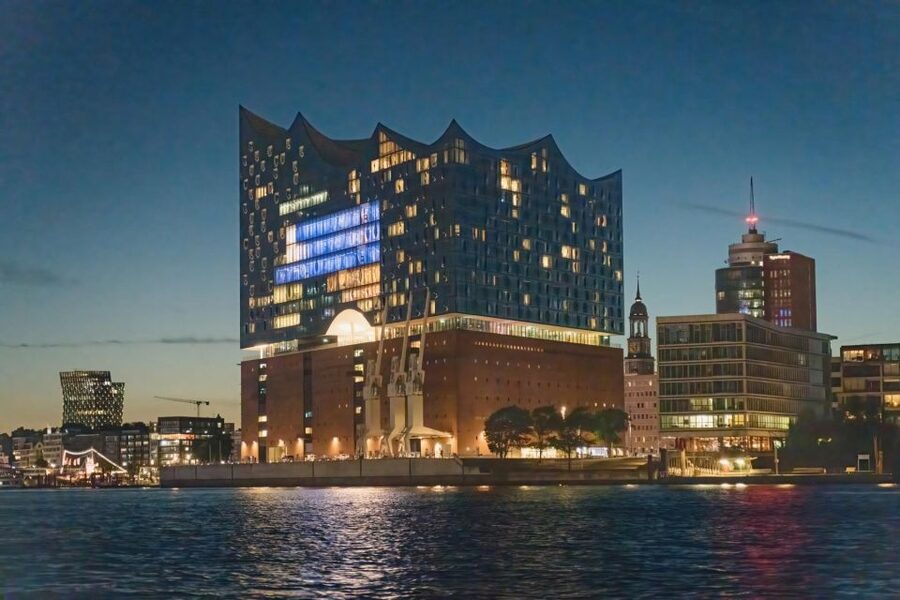 Hamburg: 1.5-Hour Evening Lights Harbour Cruise on a Ship - The Guide and What You Will Hear