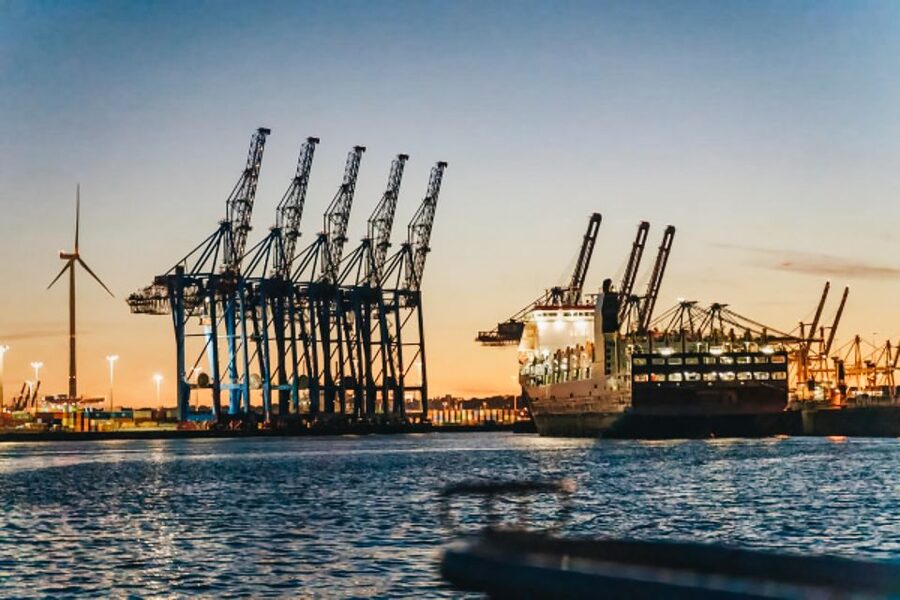 Hamburg: 1.5h Grand Harbor Evening Lights Cruise - Booking tips for a smoother evening