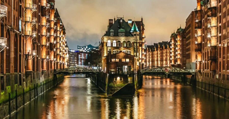 Hamburg: 1.5h Grand Harbor Evening Lights Cruise - Elbphilharmonie and Harbor City after dark