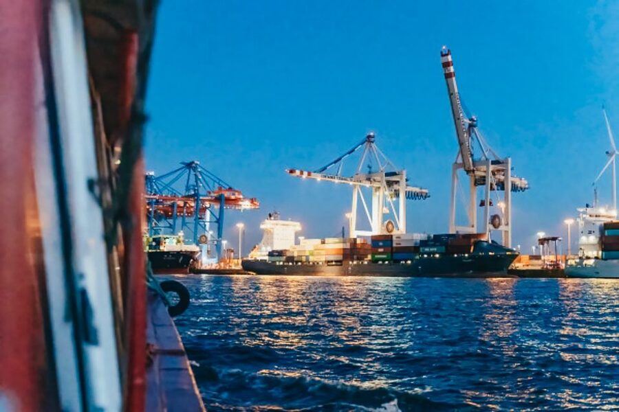 Hamburg: 1.5h Grand Harbor Evening Lights Cruise - What the boat ride feels like in the evening