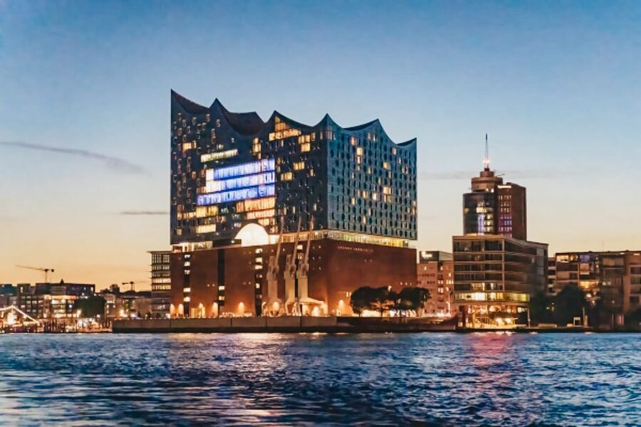 Hamburg: 1.5h Grand Harbor Evening Lights Cruise - Is $28 good value for 90 minutes?