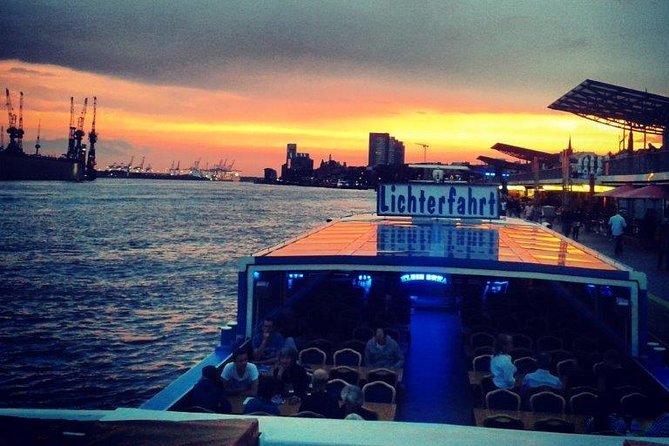 Hamburg: 1-hour evening light cruise - Setting out from St. Pauli Landungsbrücken