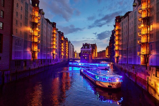 Hamburg: 1-hour evening light cruise - Container terminals and the working port