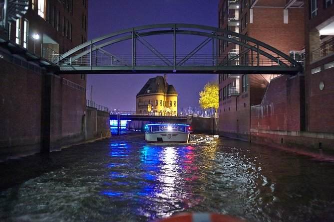 Hamburg: 1-hour evening light cruise - Speicherstadt, with an important water-level warning