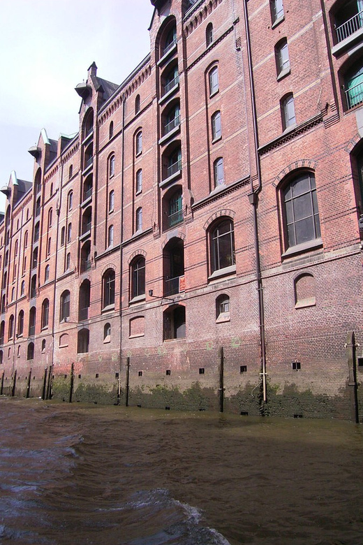 Hamburg: 1-Hour Harbor Cruise - Speicherstadt and the opening stretch