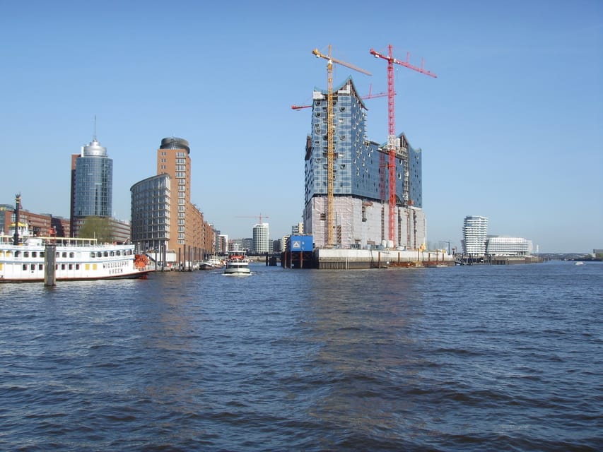 Hamburg: 1-Hour Harbor Cruise - Shipyards, museum vessels, and ocean-going ships