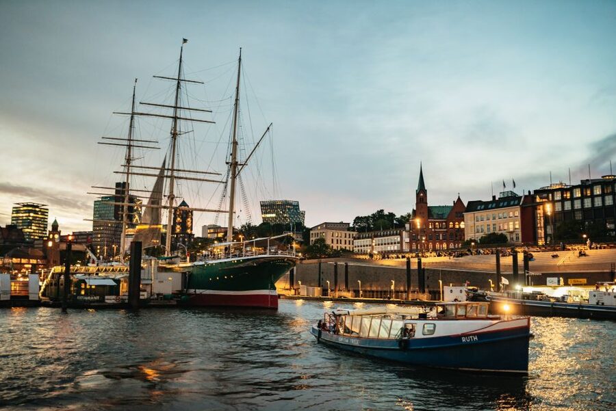 Hamburg: 1-Hour Harbor Evening Lights Cruise - St. Pauli Piers, Überseebrücke, and museum ships