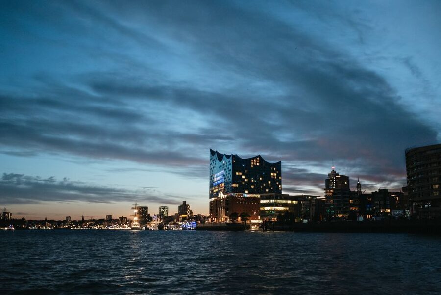 Hamburg: 1-Hour Harbor Evening Lights Cruise - Speicherstadt by evening light